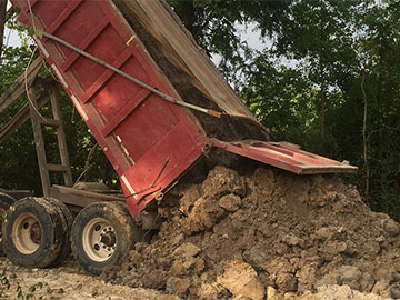 open the tailgate of dump truck when unloading