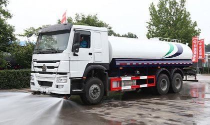 How to Choose a Economical and Applicable Water Truck